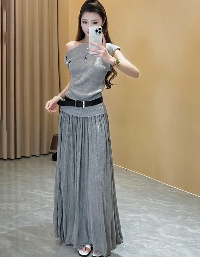 Slim strapless skirt folds tops a set for women