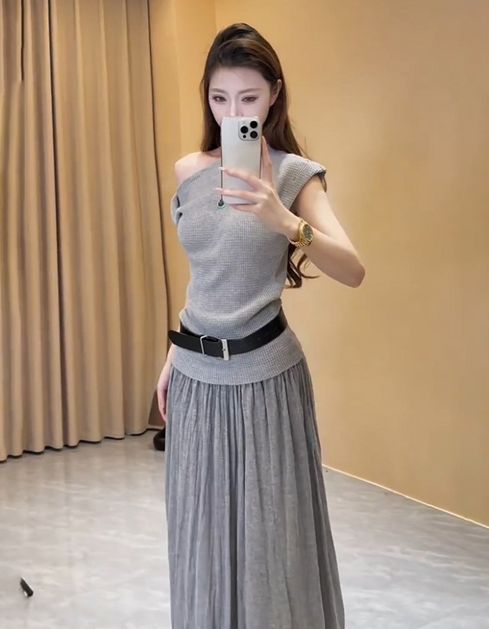 Slim strapless skirt folds tops a set for women
