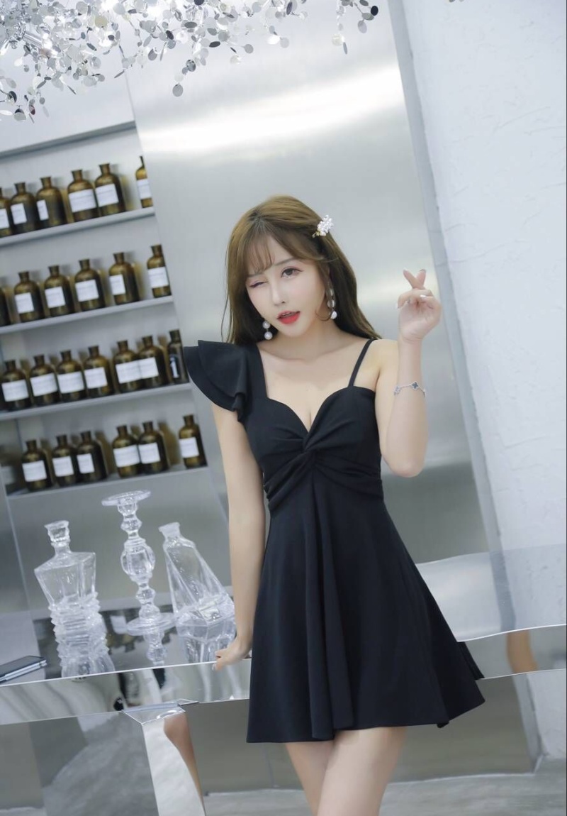 Pinched waist big skirt lotus leaf edges sling shoulder sexy dress