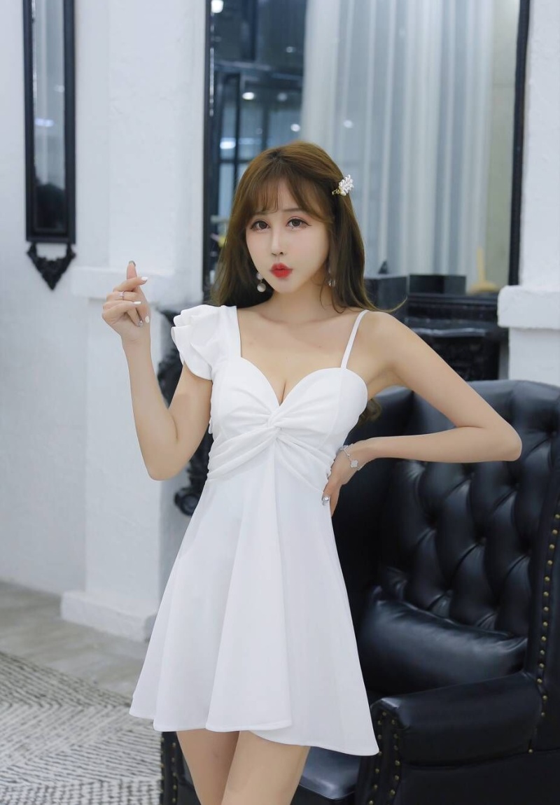 Pinched waist big skirt lotus leaf edges sling shoulder sexy dress