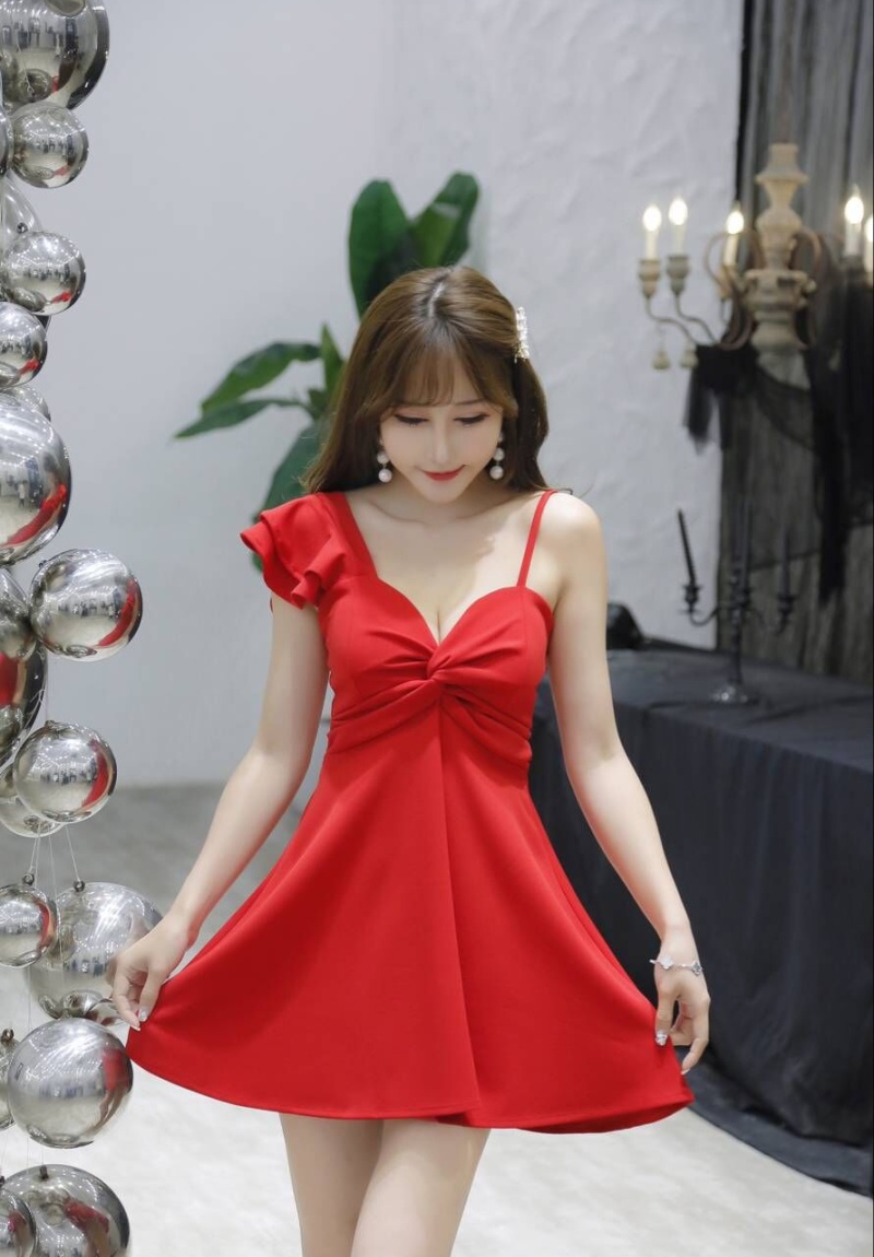 Pinched waist big skirt lotus leaf edges sling shoulder sexy dress