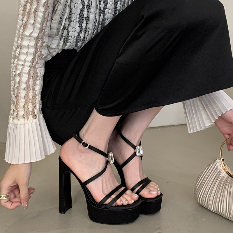 Black high-heeled shoes sandals for women