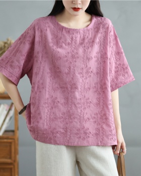 Temperament small shirt embroidery T-shirt