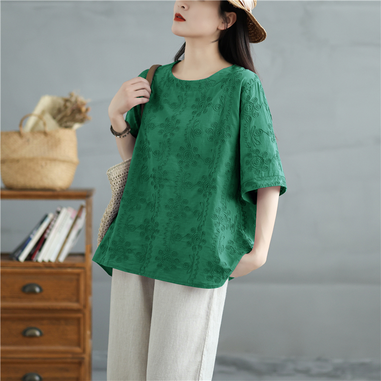 Temperament small shirt embroidery T-shirt