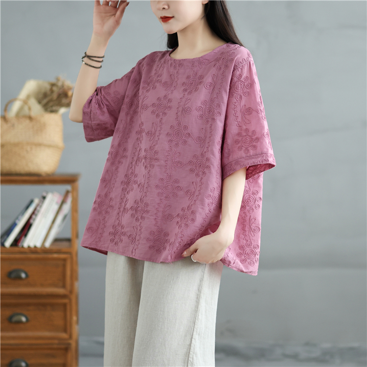 Temperament small shirt embroidery T-shirt