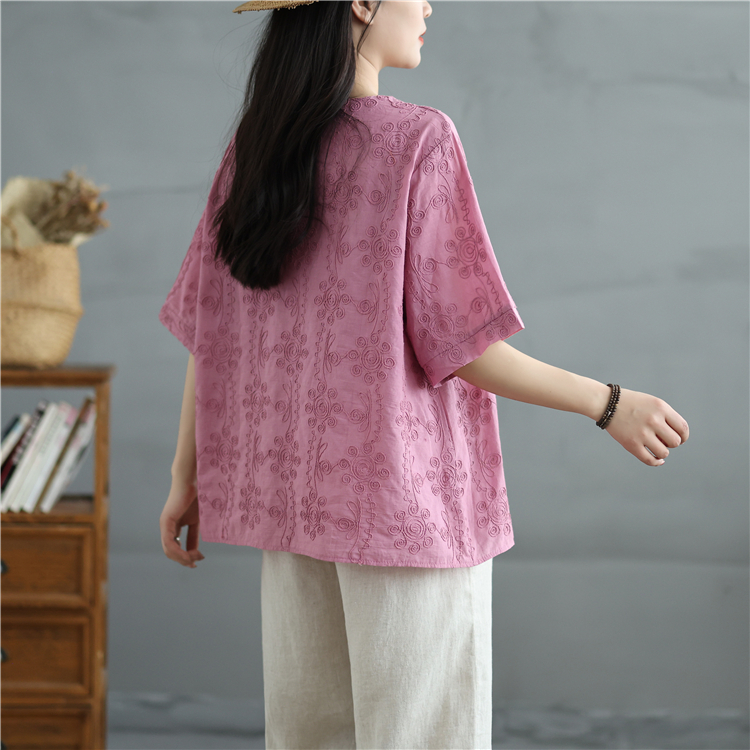 Temperament small shirt embroidery T-shirt