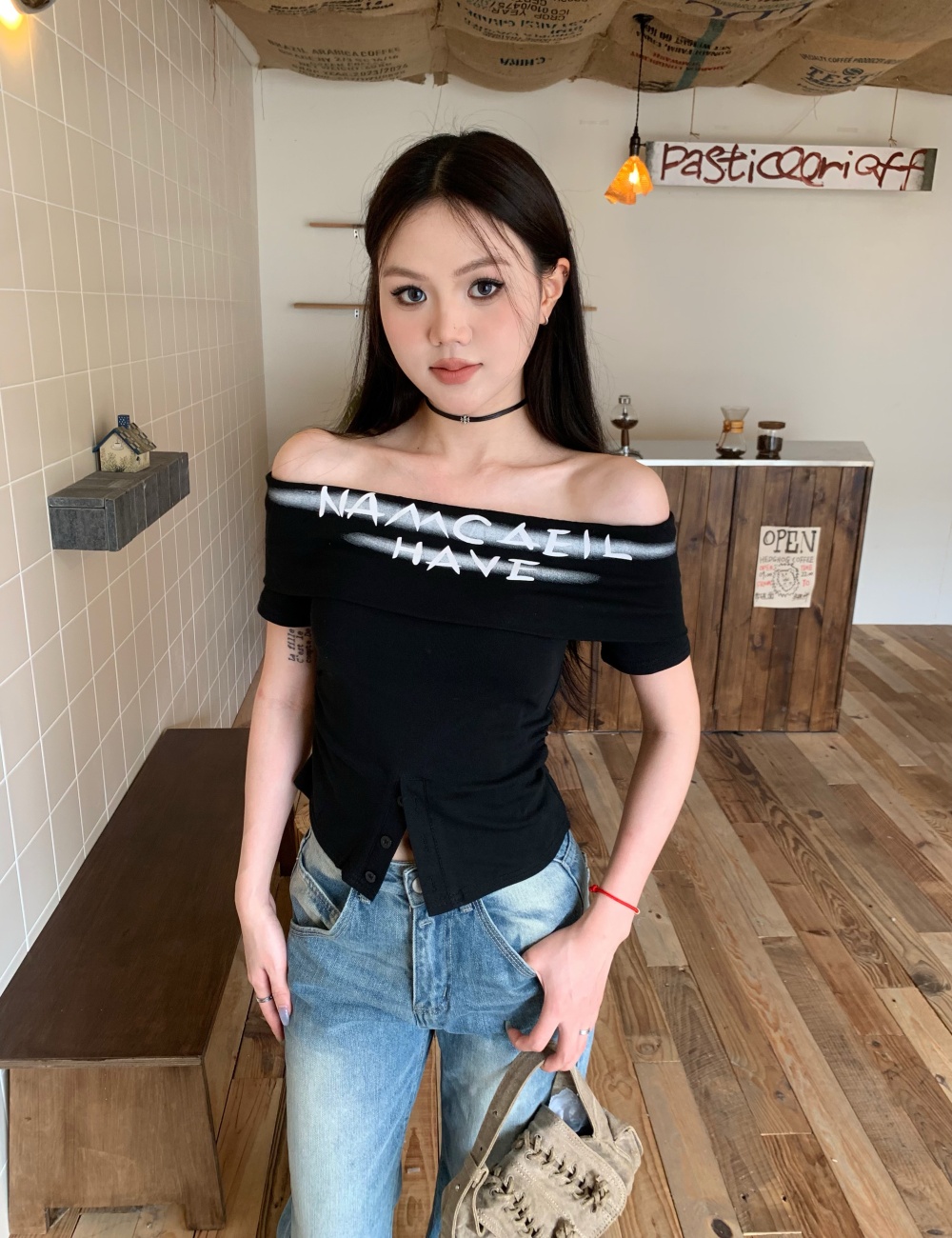 Horizontal collar blooming niche summer letters split tops
