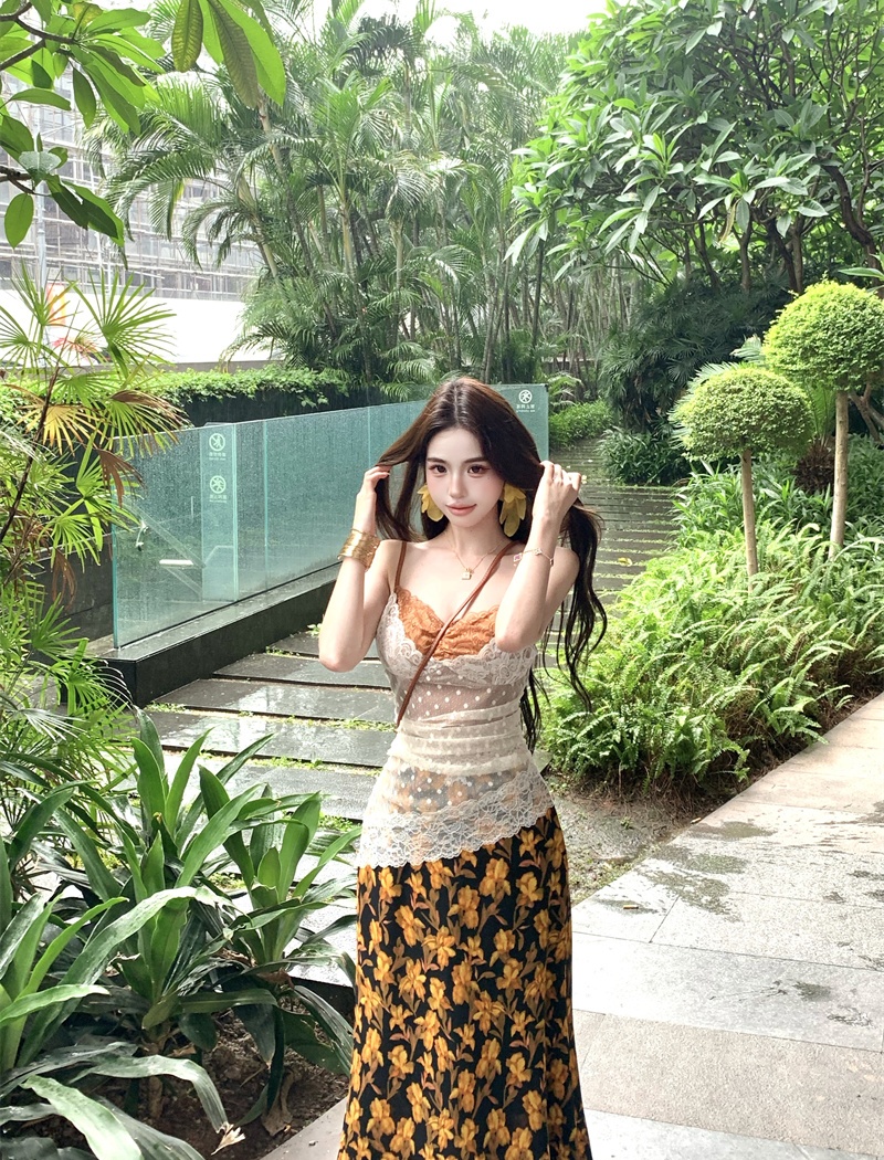 Long lace sling splice Pseudo-two floral dress