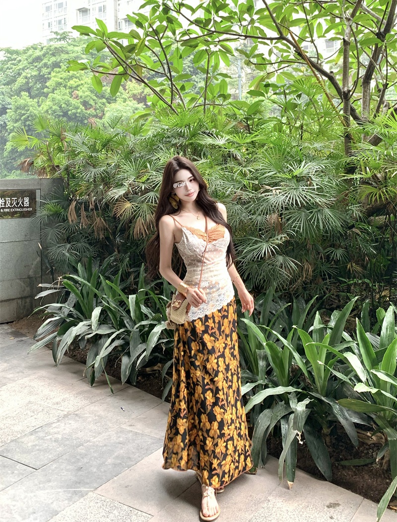 Long lace sling splice Pseudo-two floral dress