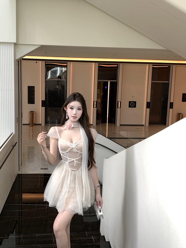 With chest pad splice short spicegirl gauze slim dress