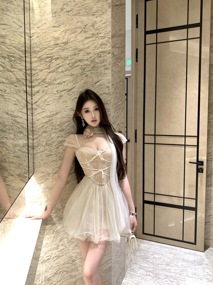 With chest pad splice short spicegirl gauze slim dress