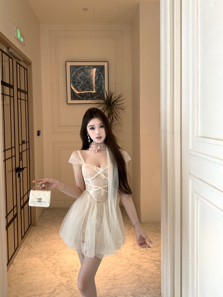 With chest pad splice short spicegirl gauze slim dress
