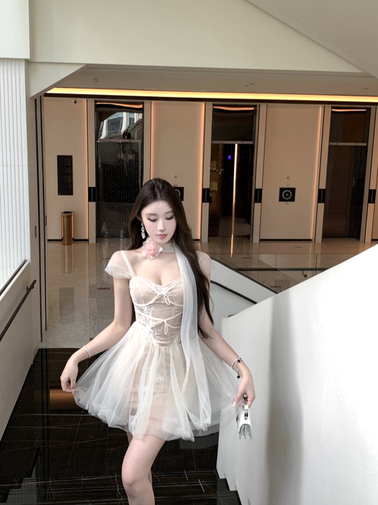 With chest pad splice short spicegirl gauze slim dress
