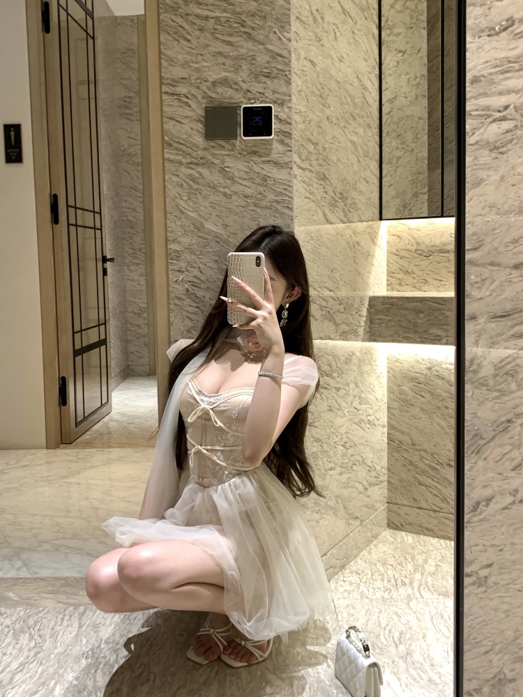 With chest pad splice short spicegirl gauze slim dress