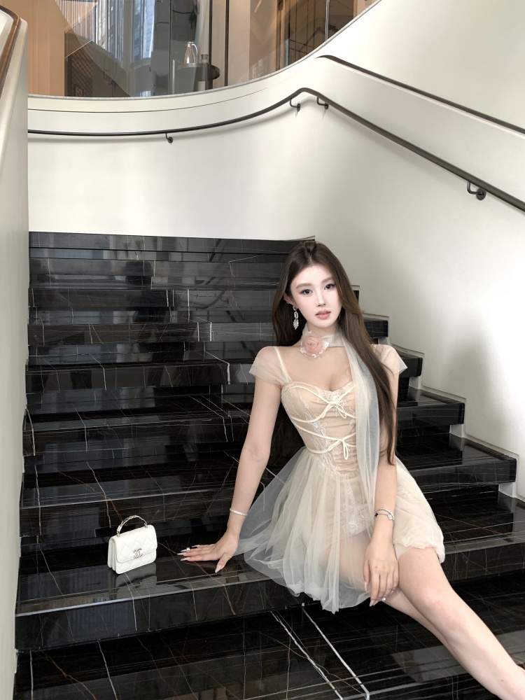 With chest pad splice short spicegirl gauze slim dress
