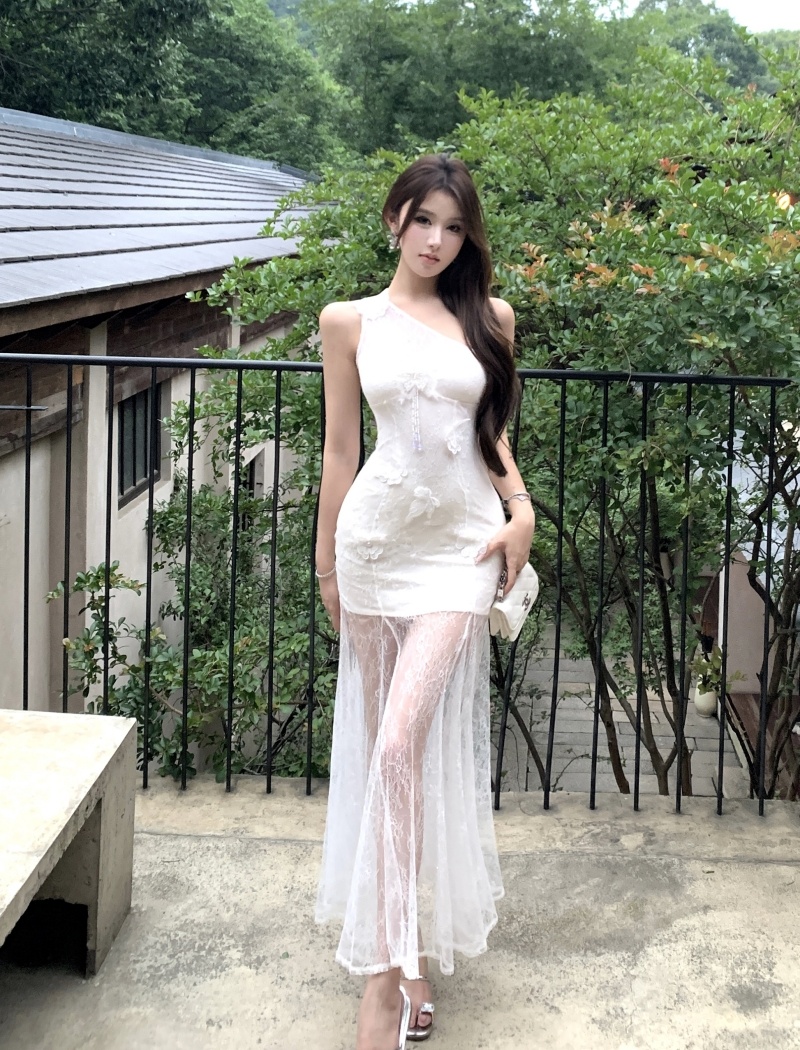 Spicegirl slim sloping shoulder lace chest pad dress