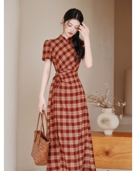 Short sleeve pinched waist plaid dress