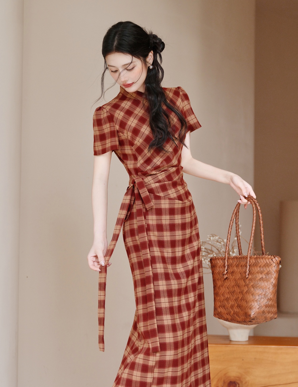 Short sleeve pinched waist plaid dress