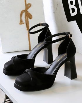 Thick low sandals bow European style platform for women