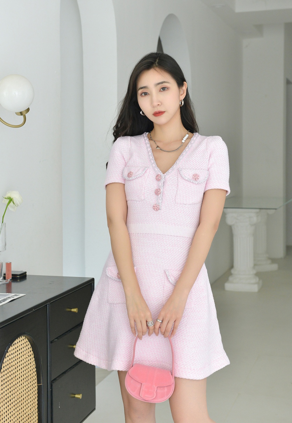 Show young commuting pink dress V-neck chanelstyle T-back