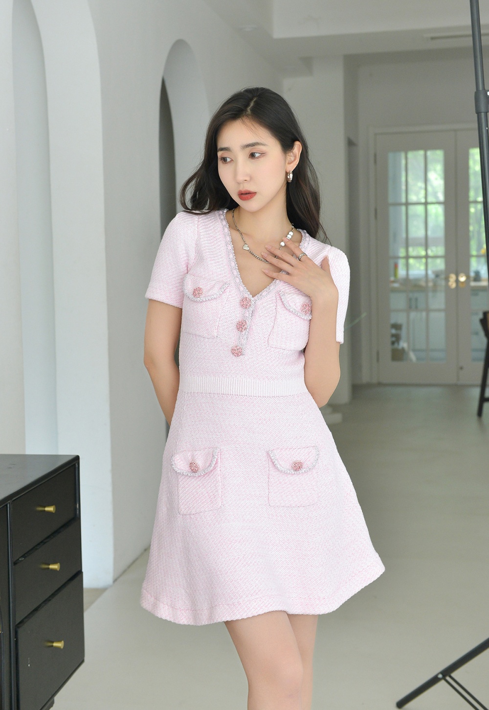 Show young commuting pink dress V-neck chanelstyle T-back