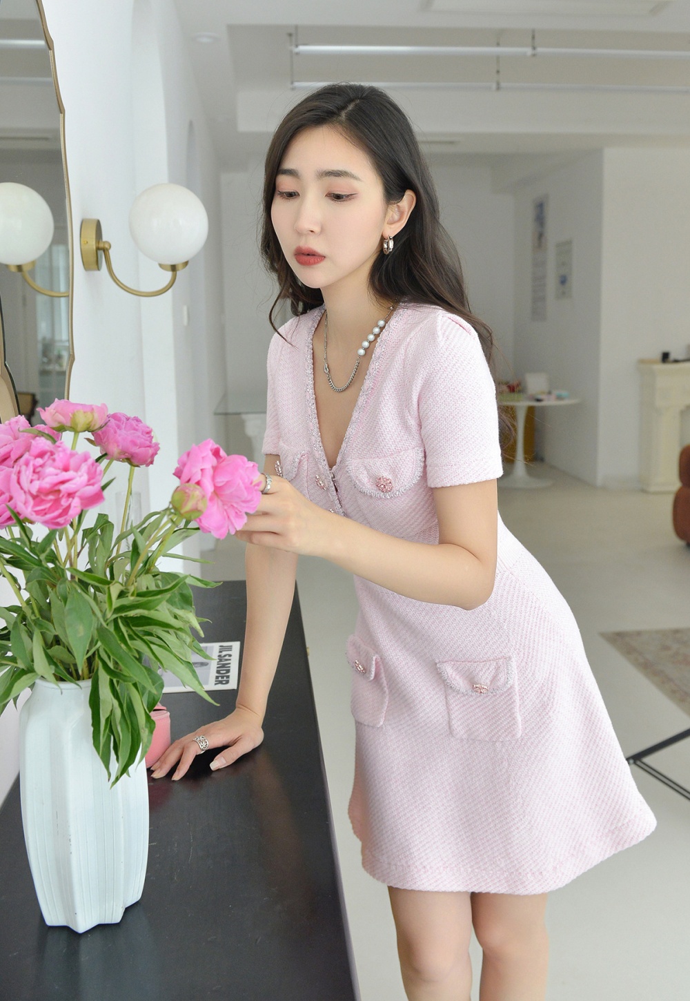 Show young commuting pink dress V-neck chanelstyle T-back