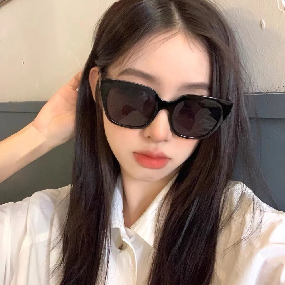 Ultralight elegant classic Sunglasses for women