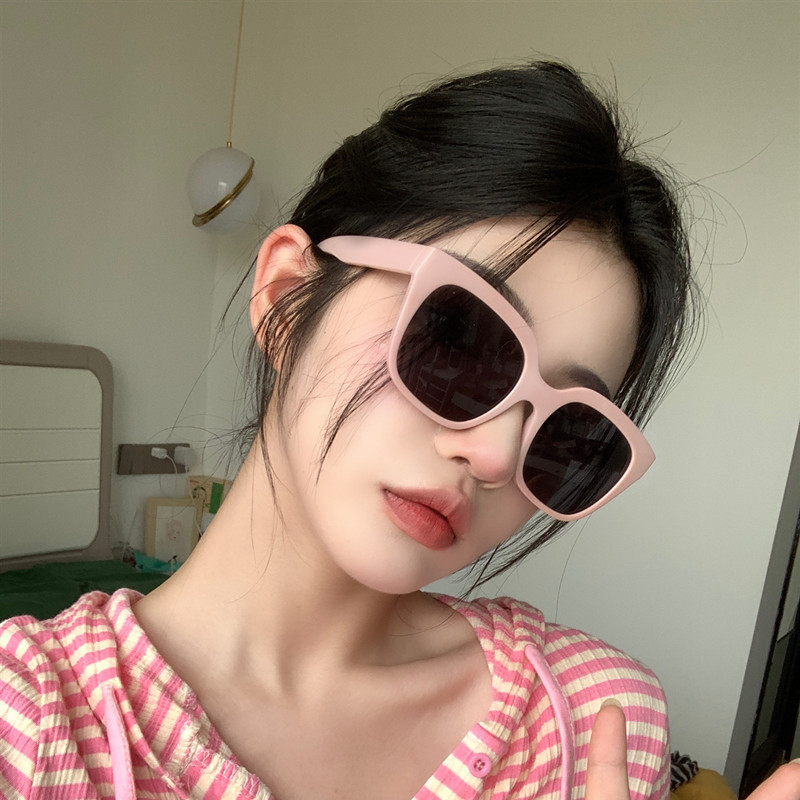 Ultralight elegant classic Sunglasses for women