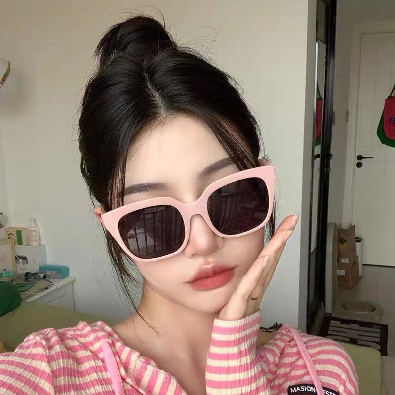 Ultralight elegant classic Sunglasses for women