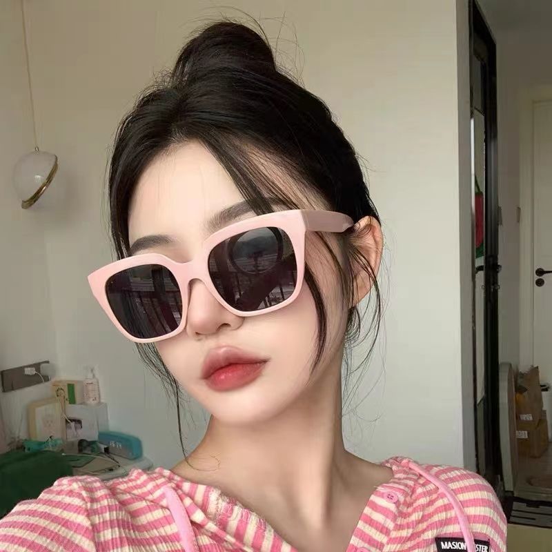 Ultralight elegant classic Sunglasses for women