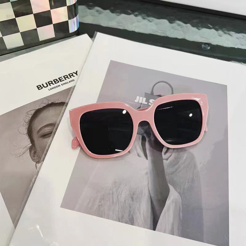 Ultralight elegant classic Sunglasses for women
