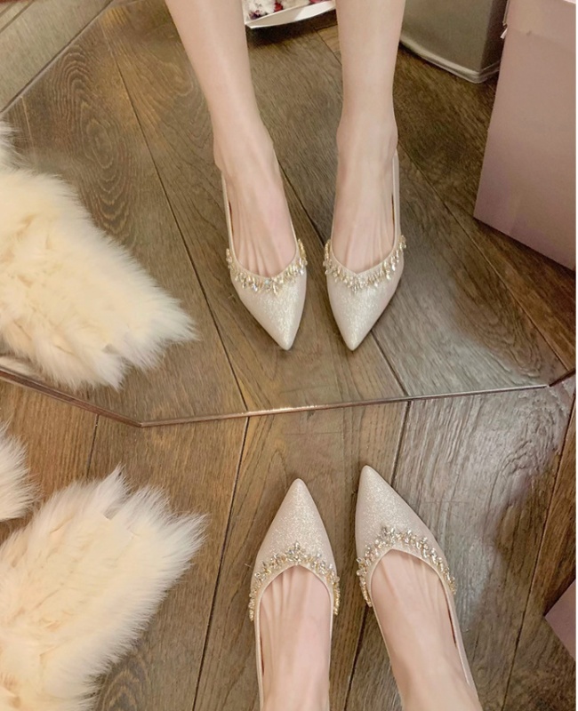 High-heeled shoes for women