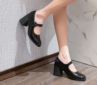 Hepburn style black square head high-heeled thick shoes