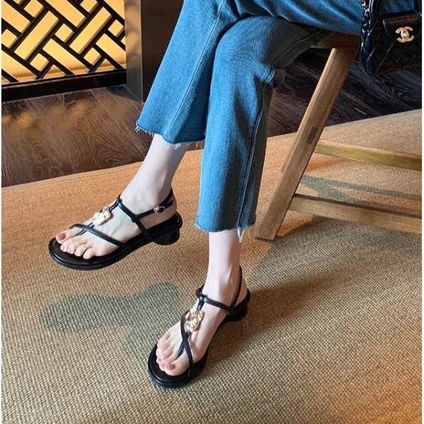 Low vacation sandals metal buckles rome  for women