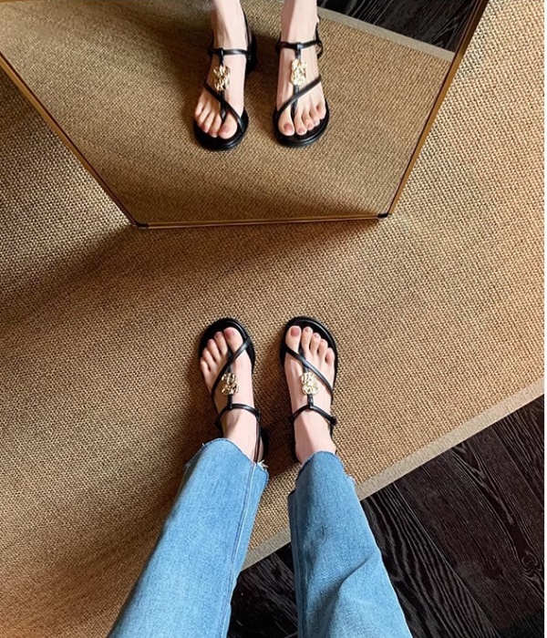 Low vacation sandals metal buckles rome  for women