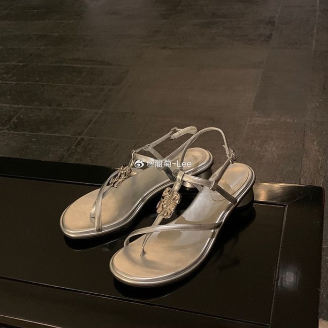 Low vacation sandals metal buckles rome  for women