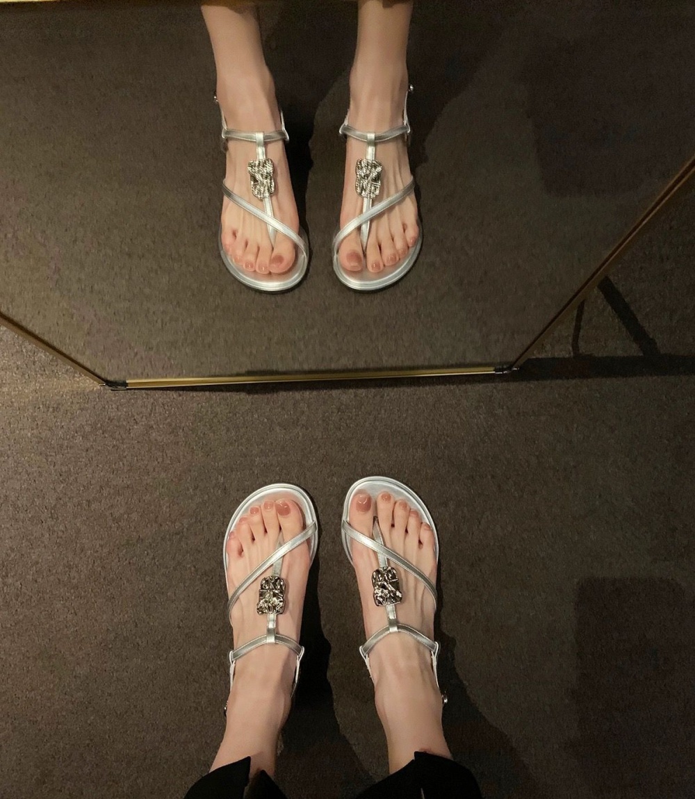 Low vacation sandals metal buckles rome  for women