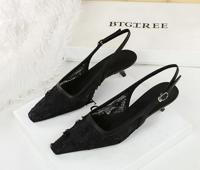 Fine-root low hollow pointed gauze lace European style shoes