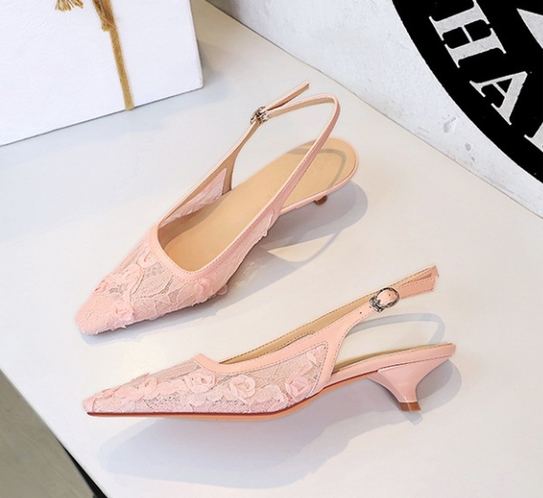 Fine-root low hollow pointed gauze lace European style shoes