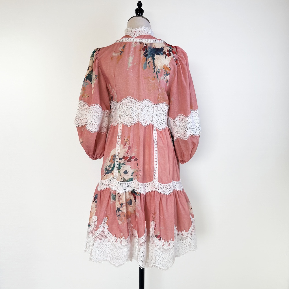 Splice lantern sleeve single-breasted T-back V-neck lace dress
