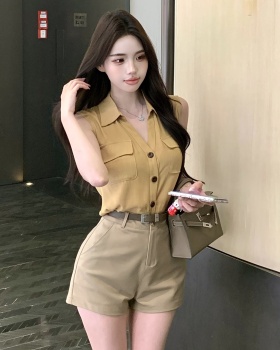 Sleeveless slim shorts khaki shirt a set for women