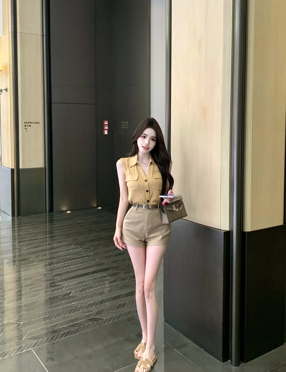 Sleeveless slim shorts khaki shirt a set for women