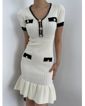 Mixed colors knitted slim lotus leaf edges V-neck dress