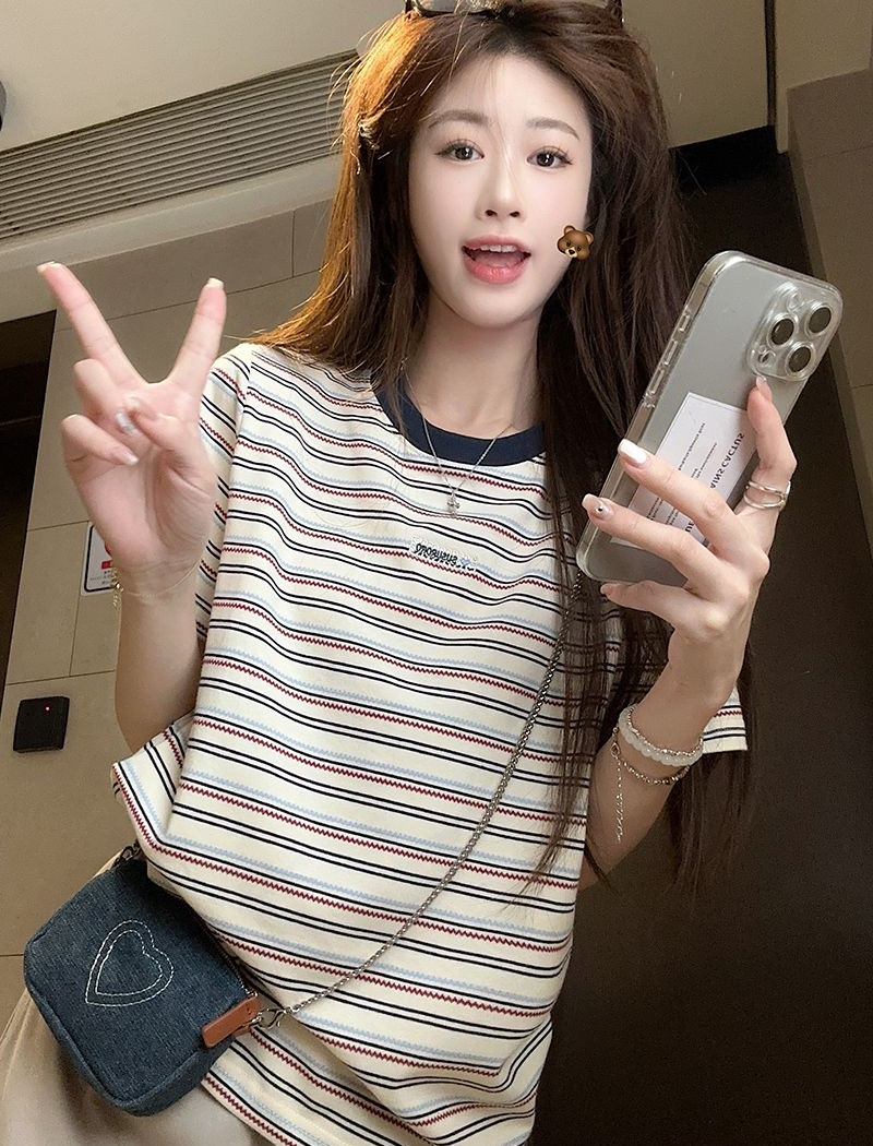Embroidered flowers short T-shirt round neck tops for women