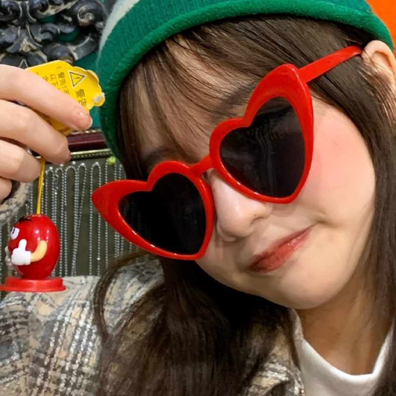 European style fashion slim heart Sunglasses