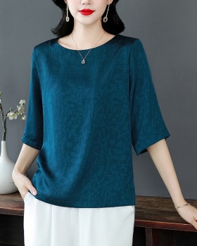 Middle-aged small shirt tops for women