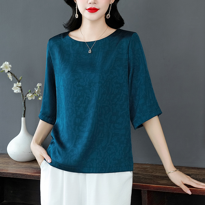 Middle-aged small shirt tops for women