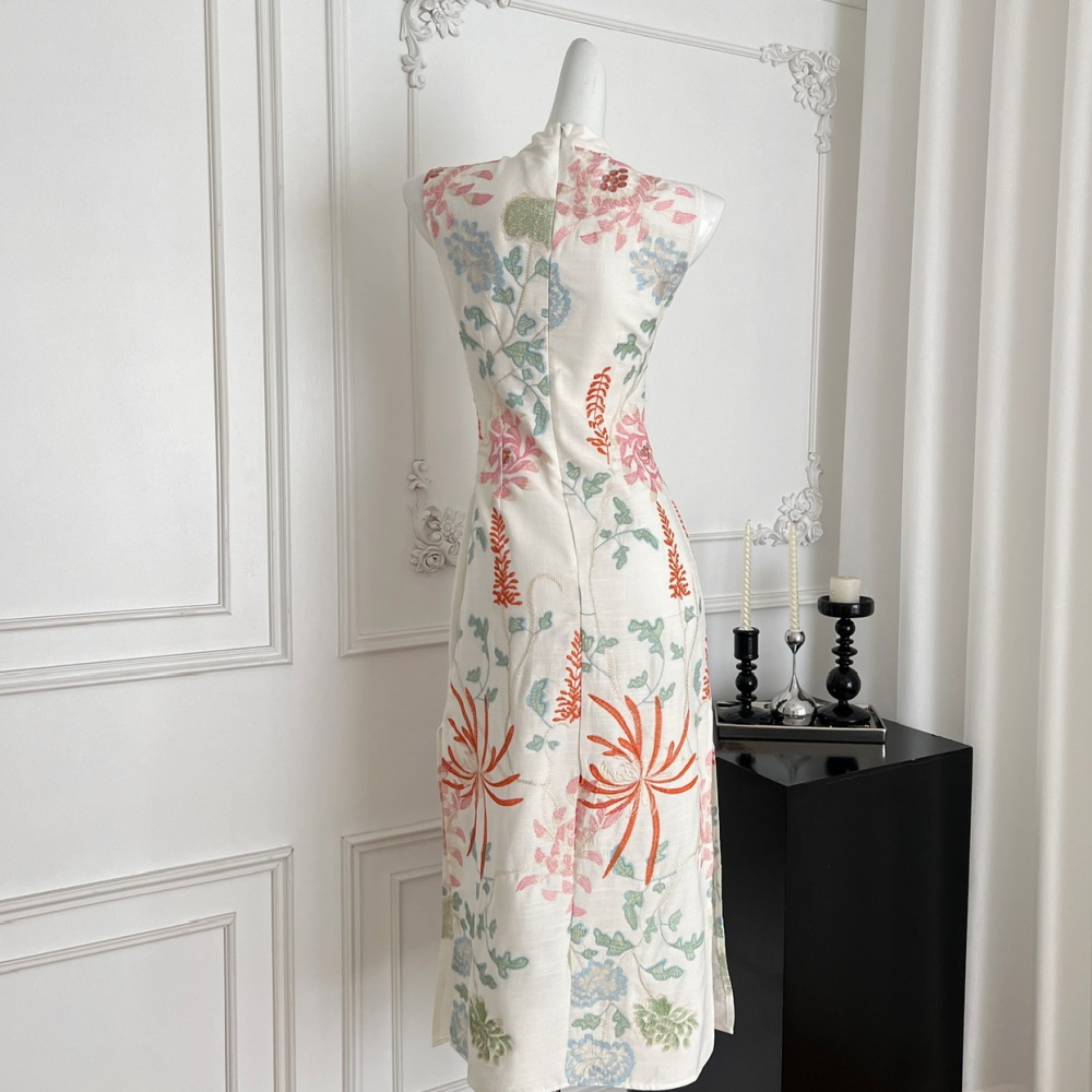 Embroidered summer dress hollow cheongsam