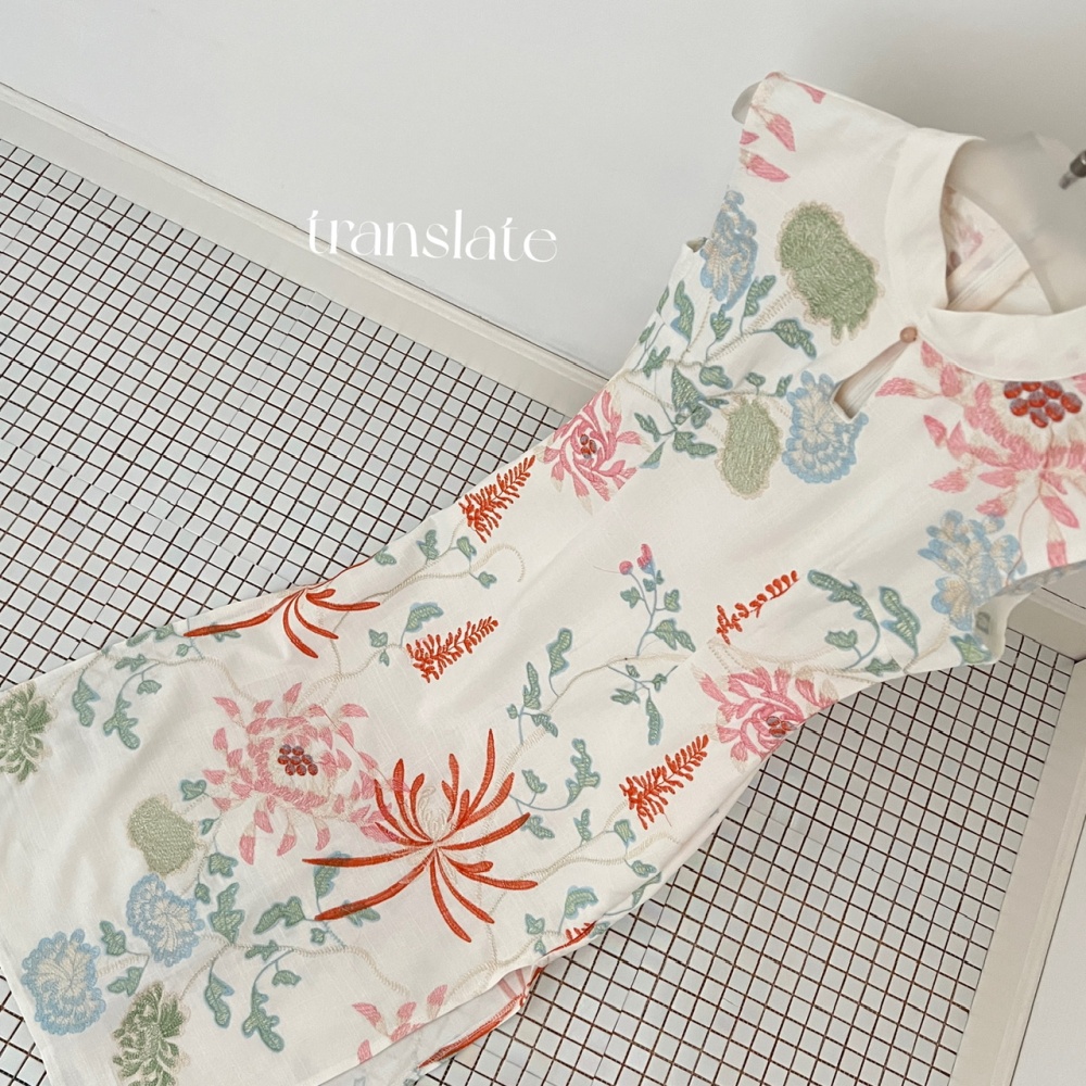 Embroidered summer dress hollow cheongsam