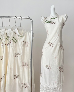 Chinese style cheongsam embroidered dress for women